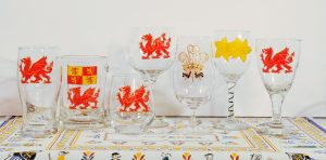Welsh Glass, Welsh Art, Welsh Gifts, Dragon Glass, Dragon art, Welsh Gift, Made in Wales, 3 Feathers,dragon glasses,Gin glasses,welsh gin,Welsh beer,cider glass,hand painted glasses.